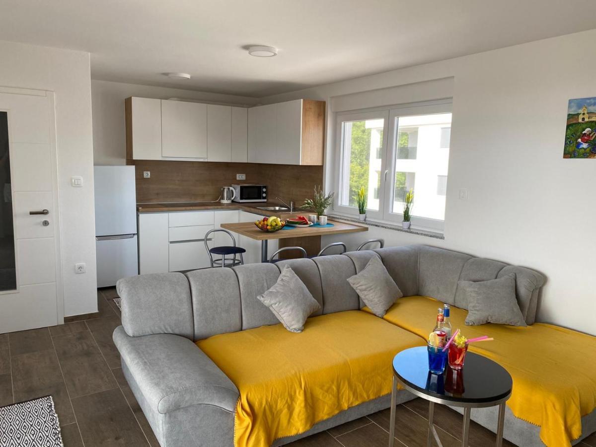 Apartmani Grgic On The Adress Branka Fucica 96 Malinska Εξωτερικό φωτογραφία